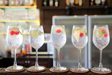 gin and tonic alcoholic drink