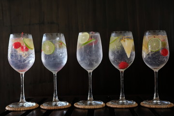 gin and tonic alcoholic drink
