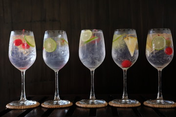 gin tonic cocktail 