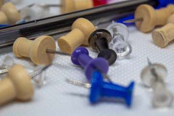 Fototapeta premium Blue pen next to push pins