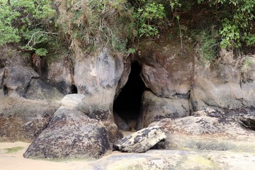 The shore cliffs at Abel Tasman National Park's Split Apple Rock Beach in the North of Kaiteriteri, Nelson, south island, New zealand