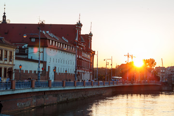 Obraz premium sunset over the river Odra and Wroclaw panorama