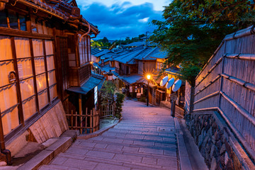 Naklejka premium [Kioto] Podejście do świątyni Higashiyama Kiyomizu
