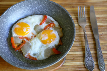  Fried eggs with side dish
