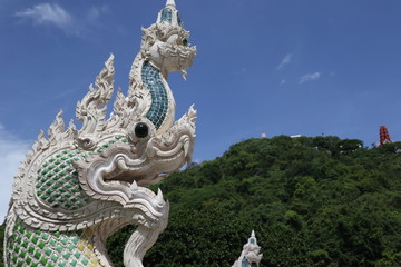 Fototapeta na wymiar dragon on the roof of temple