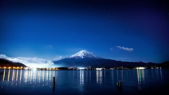 タイムラプス動画、世界遺産・冬の富士山、夜の河口湖と星座、残雪と雲と富士五湖の風景と絶景
