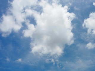 Obraz premium white clouds in the blue sky natural background beautiful nature