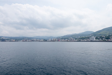 Fototapeta premium 遊覧船から見た伊豆半島 伊東の景色