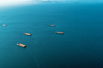 Obraz premium Aerial view of ships in the San Francisco bay