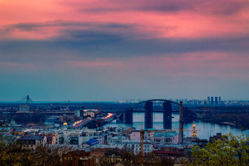 Fototapeta na wymiar bridge in a city at evening