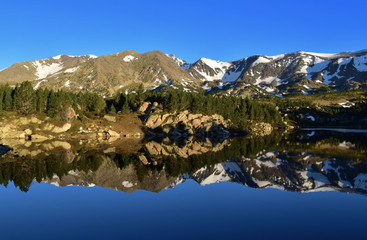 Fototapeta na wymiar Lake in french mountain