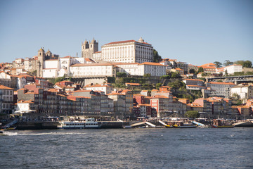 Vue de Porto à partir de Nova de Gaia de l'autre côté du Douro