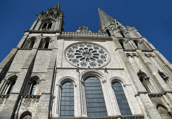Fototapeta na wymiar Façade de la cathédrale de Chartres