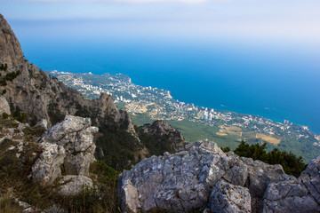 Fototapeta na wymiar view of the city and the sea from the mountain