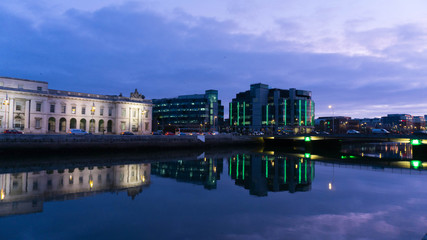 Fototapeta premium dublin river at Dawn
