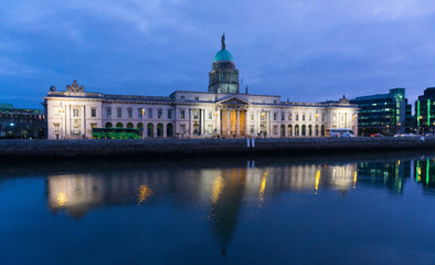 Fototapeta na wymiar Custom House Dublin