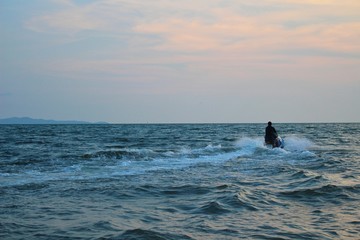 Obraz premium Tourists are driving the boat in the turquoise sea in the morning