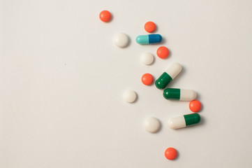  pills on white background capsules