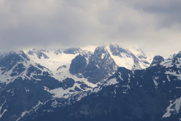 Le massif de Belledonne dans les Alpes Françaises vu depuis le Fort de la ville de Grenoble