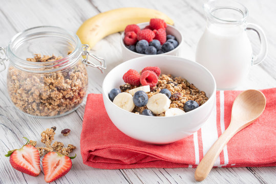 granola and fruit, breakfast image