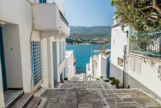 Fototapeta Traditional alleys at the Chora of Andros on a beautiful day