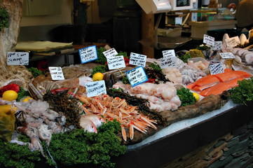 Fresh fish and sea product market