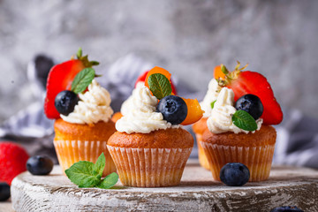 Cupcakes with cream and berries