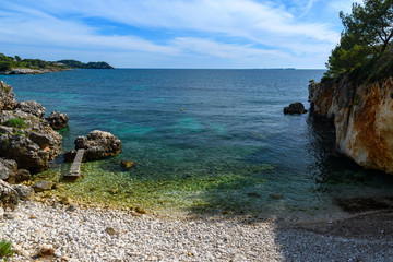 kamienista plaża, zatoczka na Kefalonii, Grecja