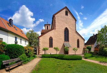Fototapeta na wymiar The Peterskirche, a roman catholic parish church in the center of Gelnhausen.