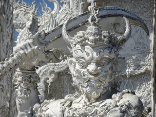 Statue blanc - temple boudhiste