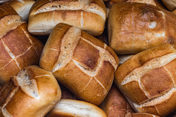 Frische Brötchen beim Bäcker
