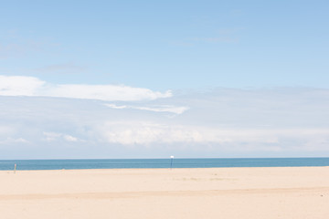 paysage de bord de mer sous le soleil
