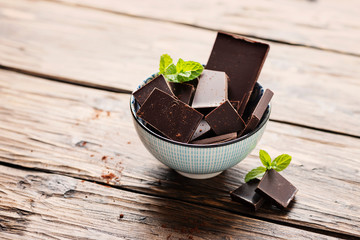 Dark chocolate with mint