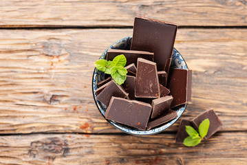 Dark chocolate with mint