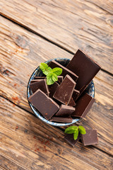 Dark chocolate with mint