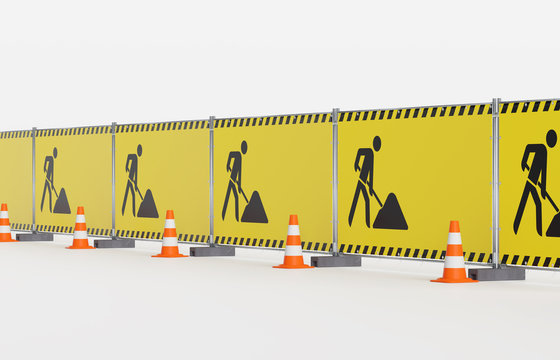 Baustelle Absicherung Mobilzaun Bauzaun - Mehrere Bauzaunfelder nebeneinander - schr&auml;g - mit Bauzaunbanner gelber Plane mit Warnmarkierung und Baustellensymbol - Pylone Leitkegel davor