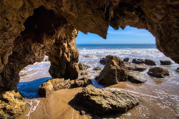 Fototapeta na wymiar Rock Arch at El Matador Beach