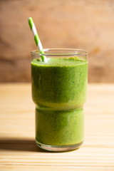 green smoothie in a glass