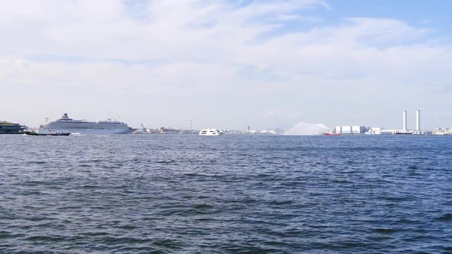 神奈川県 横浜港 豪華客船 出航