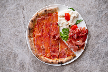 Pizza Speck and Gorgonzola