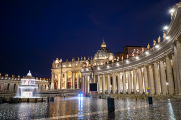 Fototapeta na wymiar Vatican, St. Peter's Square at night