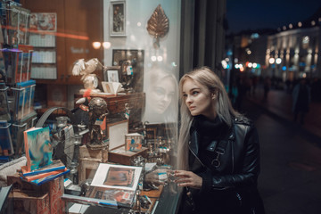 beauty woman posing over night illuminated street