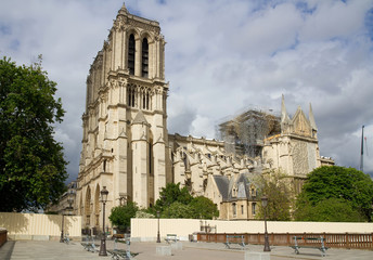 Fototapeta na wymiar Kathedrale Notre-Dame de Paris nach dem Brand