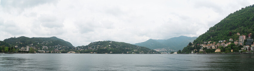Fototapeta na wymiar Brunate mountain view from the Como lake.