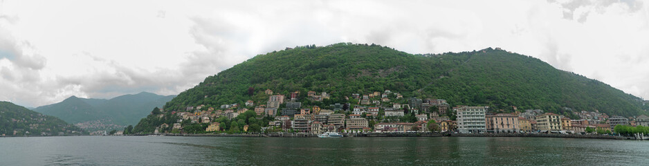 Fototapeta na wymiar Brunate mountain view from the Como lake.