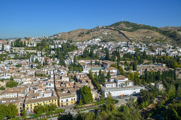 Fototapeta na wymiar アルハンブラ宮殿から見下ろすアルバイシン地区（グラナダ、スペイン・アンダルシア）