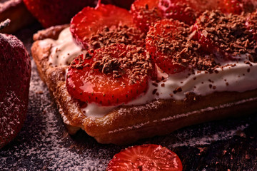 Obraz premium delicious crispy waffles with chocolate sprinkles and strawberries