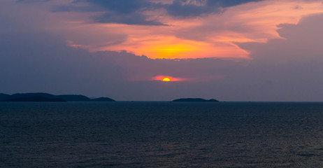 Obraz premium Sun set of the sea at pattya, Thailand