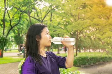 Asian women are drinking water from bottles after exercising, exercising, sports, Natural background