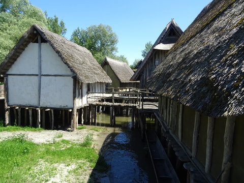 Pfahlbauten